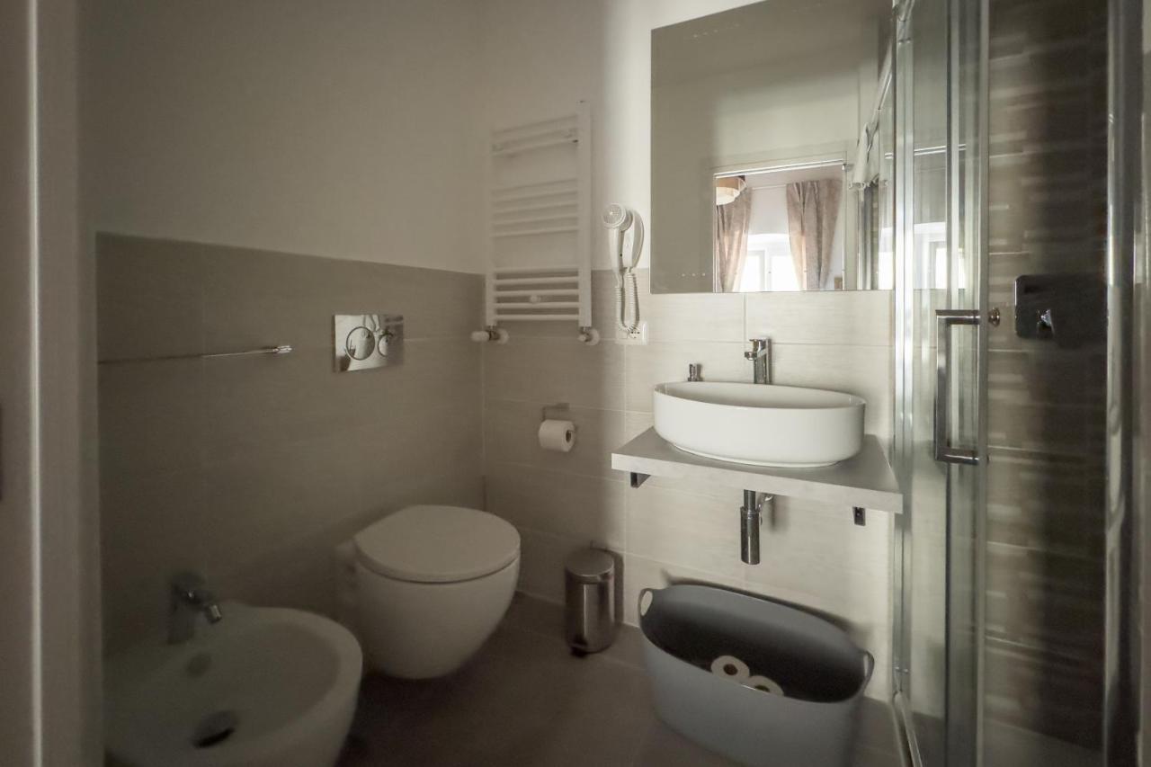 White Ostilia Guesthouse Roma Ngoại thất bức ảnh