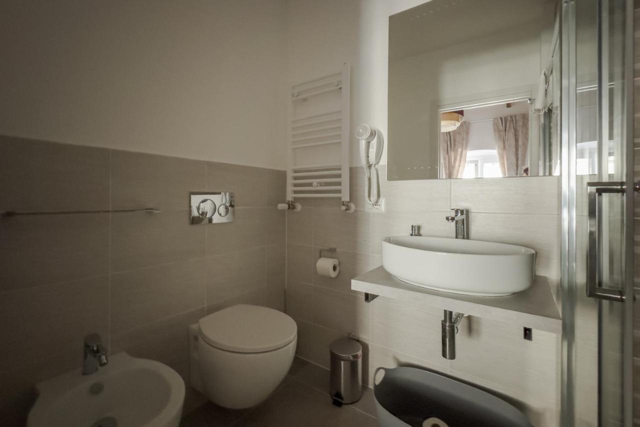 White Ostilia Guesthouse Roma Ngoại thất bức ảnh
